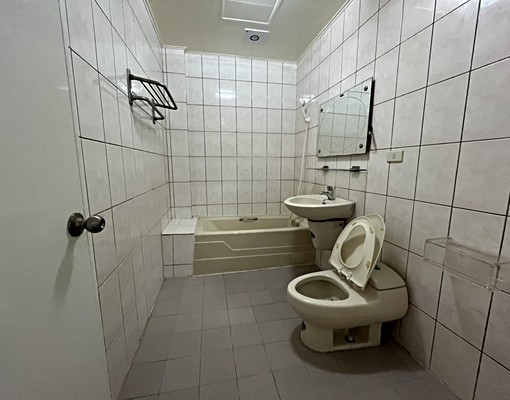 大里日新路透天店住5房 - Image 10