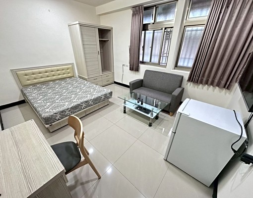 台北橋站套房‧共用洗衣機‧外推窗可曬‧有飲水機網路第四台 - Image 1