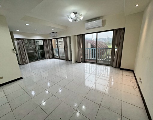 可申請租補,設籍~國泰醫院旁~有坡平車位~ - Image 1