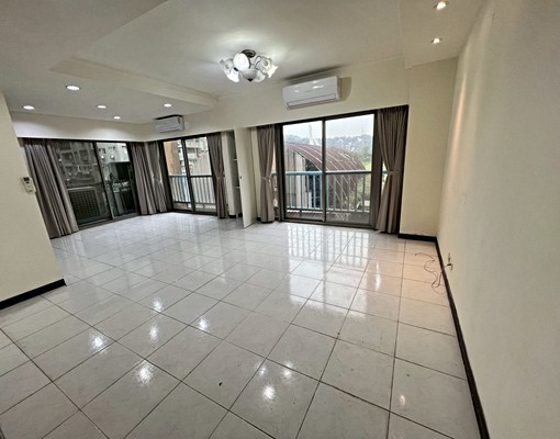 可申請租補,設籍~國泰醫院旁~有坡平車位~ - Image 3