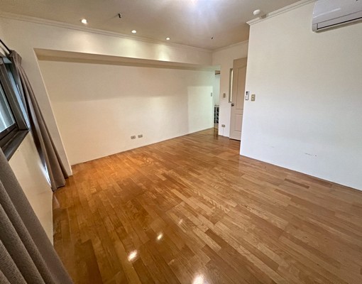 可申請租補,設籍~國泰醫院旁~有坡平車位~ - Image 4