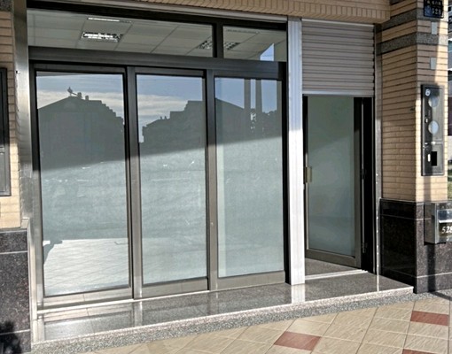 租!高大藍昌路整層透天(門前可停車) - Image 1