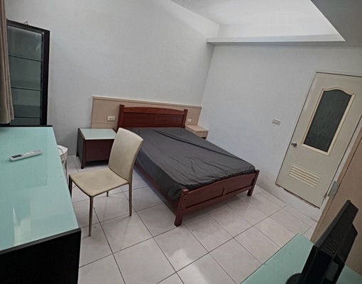 近市區電子鎖套房(可以申請租屋補助) - Image 1