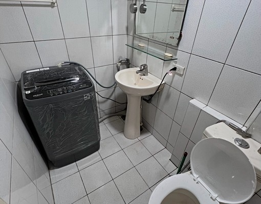 近市區電子鎖套房(雙租補完5200) - Image 2