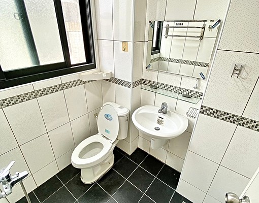 中山醫💛可租補💛電梯陽台獨洗💛流理臺💛稀有釋出💛 - Image 7