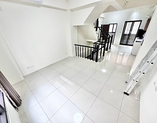 整棟四樓透天四房🌟可租屋補助🌟門前車庫🌟含冷氣熱水器 - Image 3