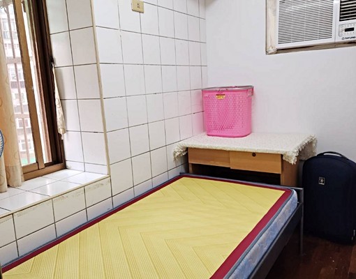 近忠孝橋/捷運新莊線菜寮站~交通方便! - Image 2