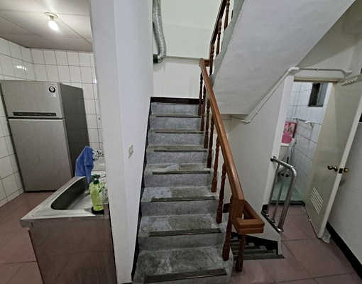 可租補入戶籍、自強路一段~透天1-3樓４房~中正堂旁近 - Image 4