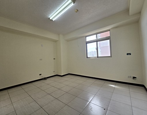 🎁星鴻社宅🎁兵仔市便宜大三房衛浴開窗(免仲介費可租補) - Image 9