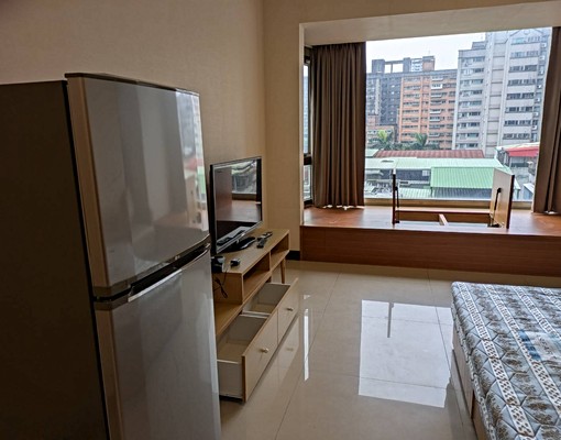 捷運站對面,景觀絕佳高級套房,有大廈管理 - Image 2