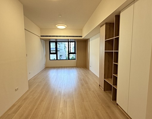 🐝🐝C22輕軌.美術館全新惟美術4房平車家俱電需求可談 - Image 2