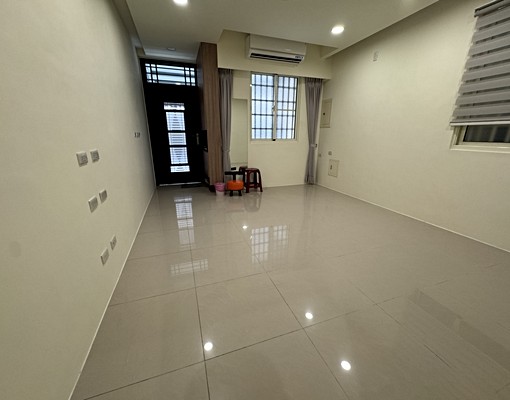 金華仁美商圈採光透天2房騎樓可停車近夜市📞愛窩 - Image 2