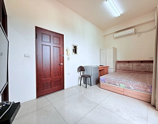 豐原成功路便宜套房｜有陽台｜租客單純 - Image 1