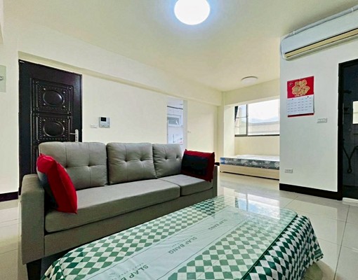 東區兩房車位(可租補)(可貓) - Image 1