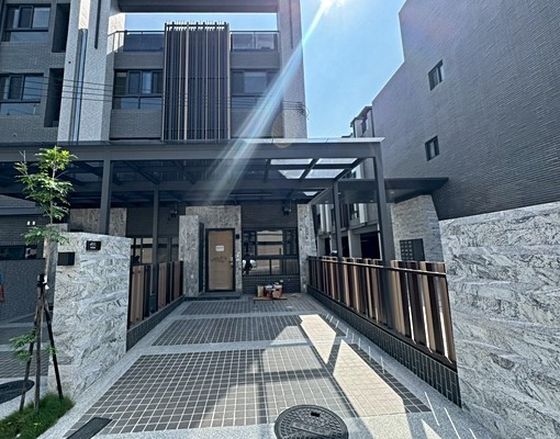 沙鹿全新整棟透天出租🏠公設有籃球場🏠 - Image 1