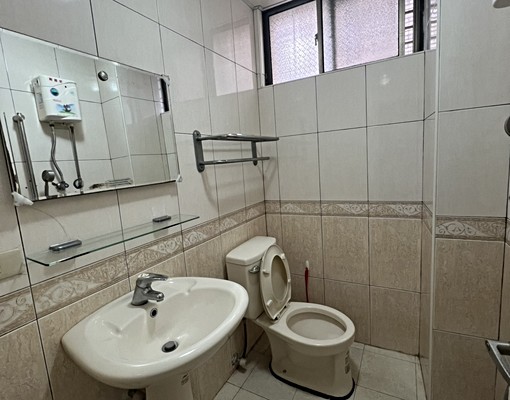 大仁二街.中原夜市.中原大學.大潤發(騎樓下機車位) - Image 3