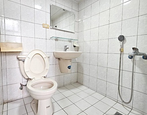 (可租補)鄰近中華商圈及成大小家庭上班族最愛明亮三房 - Image 14