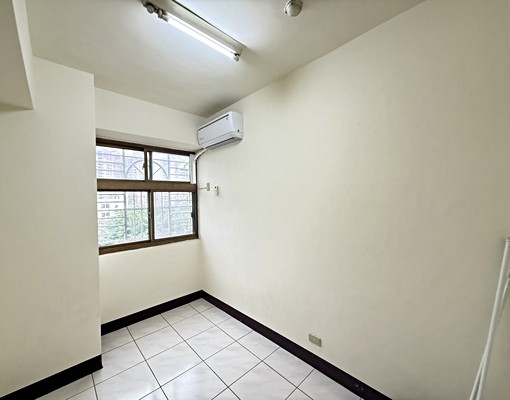 電梯三房＊屋況乾淨＊四維夜市＊光華國小＊鴻金寶＊房間皆有窗 - Image 6