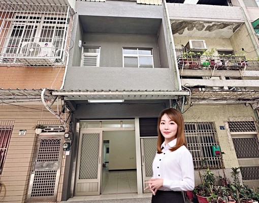 唯唯推薦🔥三多商圈捷運站翻新美透天 - Image 1