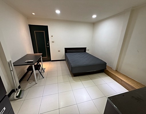 近菜寮站。台電電。廁所對外窗 - Image 1