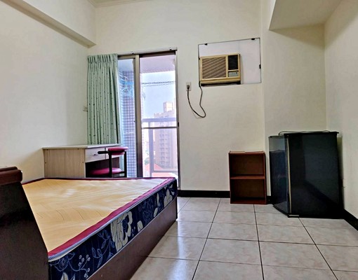 超大落地窗套房出租(可申請租補) - Image 3