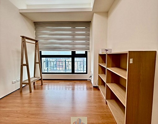 W巨城商圈.外商首選｜稀有陽光美四房｜附車位 - Image 8