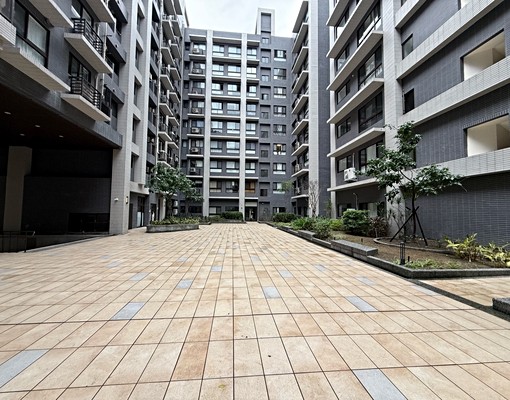 新春街樂活綻兩房車生活機能集中適合小家庭 - Image 2