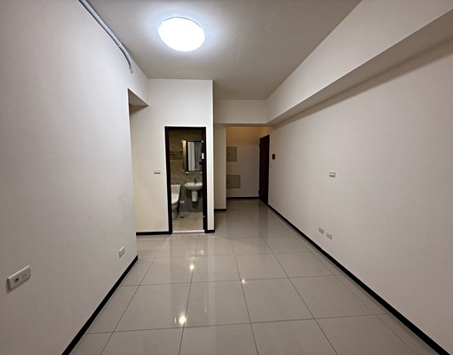 新春街樂活綻兩房車生活機能集中適合小家庭 - Image 7