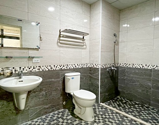 近市中心大套房,採光通風,台電計價 - Image 4