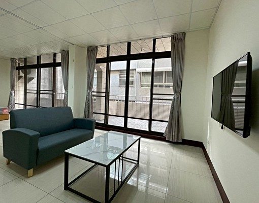 近市中心大套房,採光通風,台電計價 - Image 1