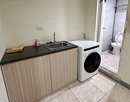 免仲介費-三民高中捷運洗脫烘有窗大套房 - Image 2