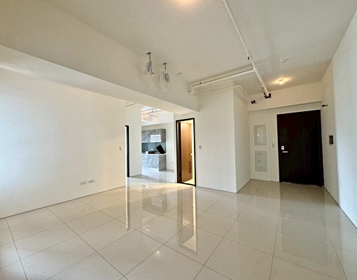 高鐵左營~可租補~全新2+1房平車 - Image 2