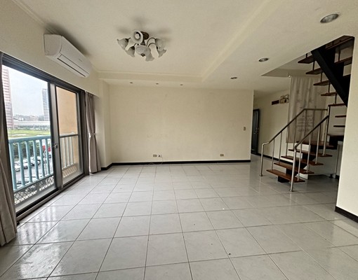 可申請租補,設籍~國泰醫院旁~有坡平車位~ - Image 2