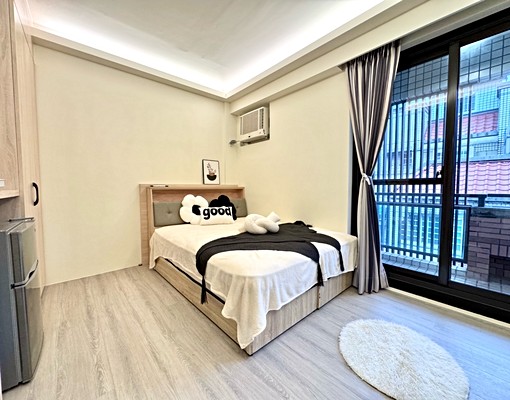 內壢新裝潢陽台套房/可補助/機車位/代收垃圾包裹 - Image 1