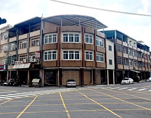 自由黃昏市場三角窗店面 - Image 1