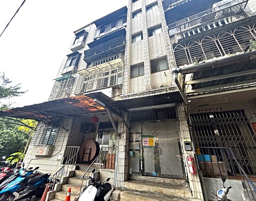 中山公寓新興國小學區三房 - Image 1