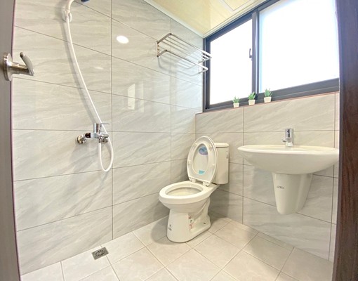 近澄清中工💕租屋補助✅實習短租✨陽台獨洗✨流理台✨室內機車 - Image 9