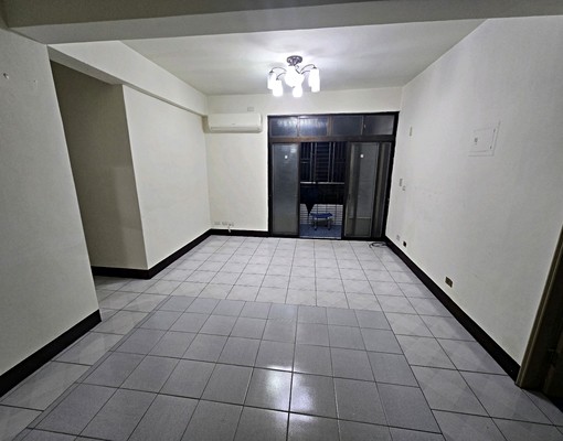 社宅免服務費可租補/大3房使用空間足夠大/附近生活機能完善 - Image 2