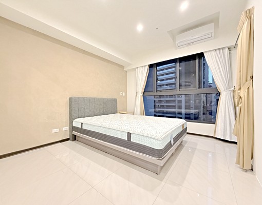 河堤世界/全新裝潢2房/附部分家具電/平面車位另計 - Image 3