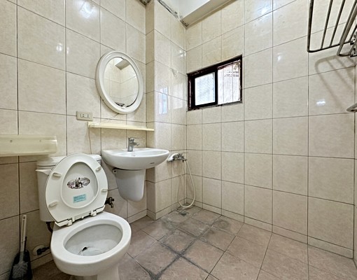 社頭國中旁，3樓整棟透天，臨路門前可停車 - Image 9