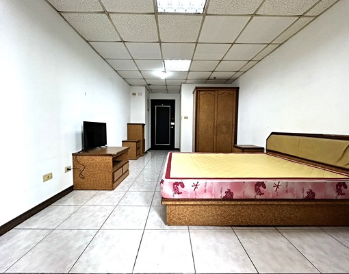 超便宜【可租補/獨洗大陽台】近一中中友火車站復興路建國路 - Image 2