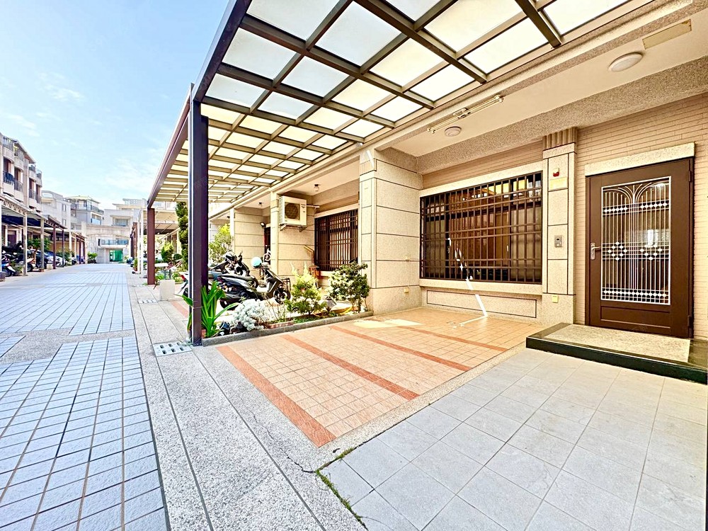 秒租💎向上新光田♥️絕美大四房透天別墅✅租補戶籍✅可停雙車 - Image 1