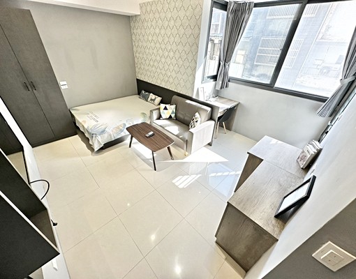 一中👑大空間👑陽台獨洗曬👑收納掀床👑可寵👑衛浴開窗 - Image 1