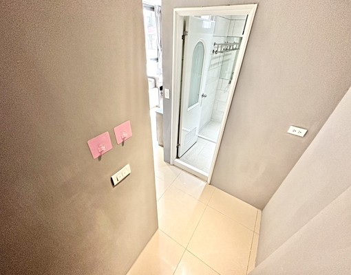 一中👑大空間👑陽台獨洗曬👑收納掀床👑可寵👑衛浴開窗 - Image 7