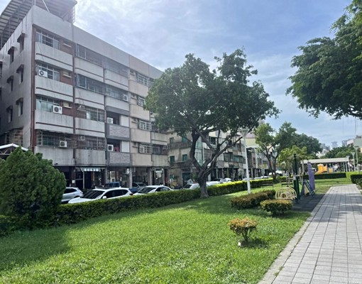 🍎福東國小陽台進出面公園綠地超大三房平車🍎 - Image 1