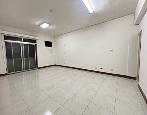 🍎福東國小陽台進出面公園綠地超大三房平車🍎 - Image 2