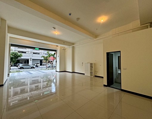 ⭐人潮錢潮強強滾⭐新五甲⭐黃金店面⭐ - Image 7