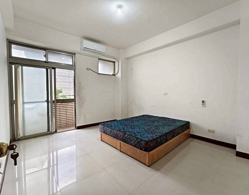 室內空間近30坪，可在一樓空地停1車，可住家也可當工作事務所 - Image 2