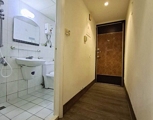 *高雄火車站*~閣樓式陽台~大套房 - Image 10