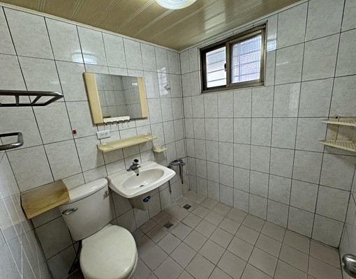 陽明國中登輝美景1+2樓店住|3房2廳3衛 - Image 15